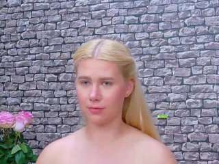 cuteblondeme live webcam show