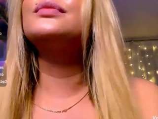 Live webcam model valerywow on Soda Cams