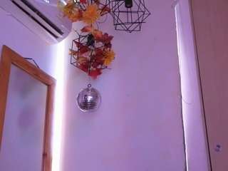 Live webcam model honey-sweett on Soda Cams