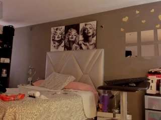 sexyzoee Live Webcam on CamSoda