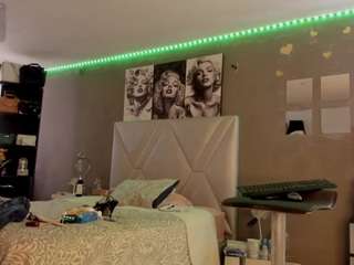 sexyzoee Live Webcam on CamSoda