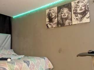 sexyzoee Live Webcam on CamSoda