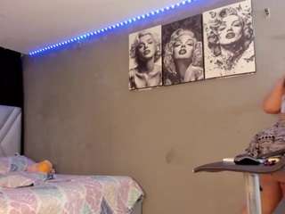 sexyzoee live webcam show