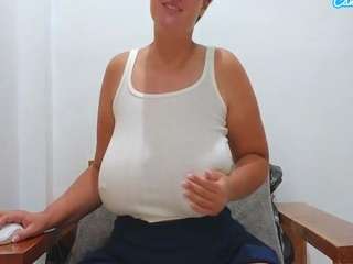 Live webcam model curvyjules69 on Soda Cams