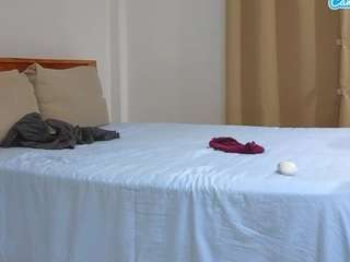 Live webcam model curvyjules69 on Soda Cams