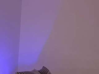 Live webcam model sexishantal1 on Soda Cams