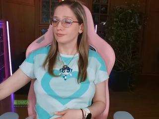 nicolebloom live profile