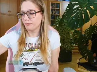 nicolebloom's Live Sex Cam Show