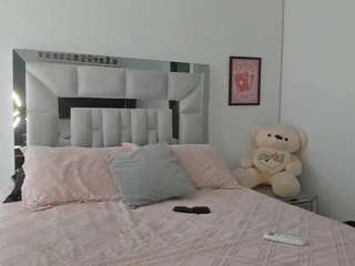 le modèle abrilmartinez est en webcam porno dans un show sur le site camsoda, il possède les tags suivants: amateur,dildo-or-vibrator,toys,teen (18+),tattoos,solo,public,no smoking,nipple piercings,ass-clapping,lovense,cum,cowgirl,cock-rating,butt-plug,brown eyes,blowjob,black hair,bedroom,athletic