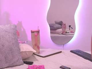 violeta-sanz's CamSoda show and profile