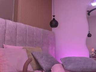 このモデルは現在ライブ中です。 violeta-sanz