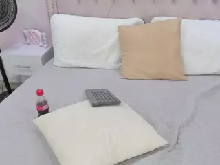 ariamikelson1's Live Sex Cam Show