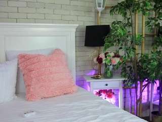 Sensual Squirt Sessions: Wet and Wild Fun [1555 tokens remaining]