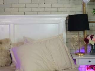 Emilly Bronte live cam