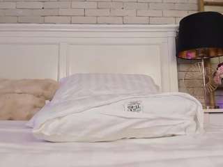 Live webcam model emillybronte on Soda Cams