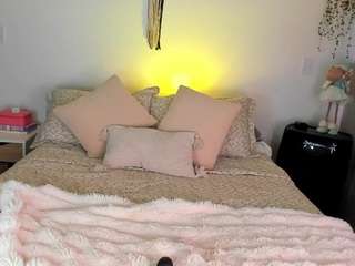 Live webcam model ahinoaa on Soda Cams