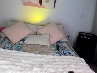 Live webcam model ahinoaa on Soda Cams