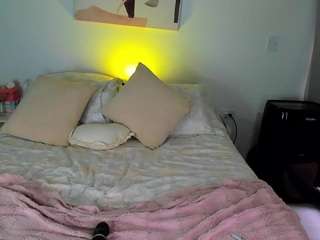 ahinoaa's CamSoda show and profile