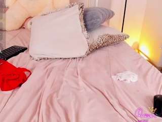 Live webcam model britney-amberr on Soda Cams