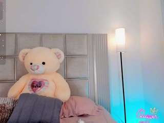 Live webcam model britney-amberr on Soda Cams