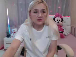 karmenhiron's Live Sex Cam Show