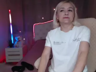 karmenhiron's Live Sex Cam Show