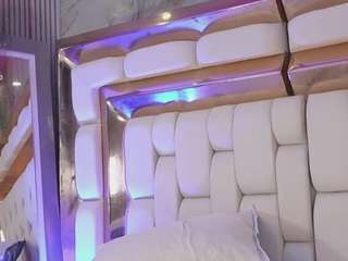 sexysistter Live Webcam on CamSoda