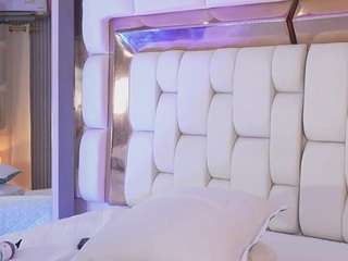 sexysistter Live Webcam on CamSoda