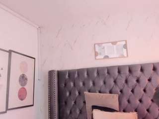 kim-blane's CamSoda show and profile