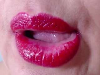 erika-lois Live Webcam on CamSoda