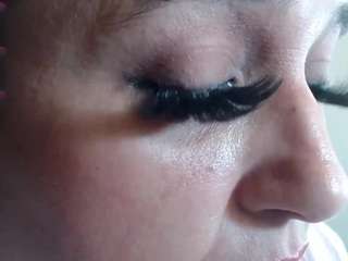 erika-lois live cam profile