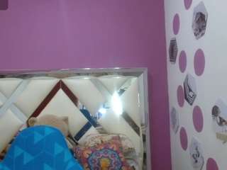 erika-lois live cam preview