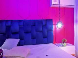 beauty-milf Bedroom live webcam