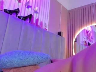 beauty-milf's CamSoda show and profile