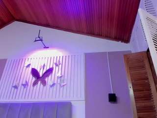 beauty-milf's CamSoda show and profile