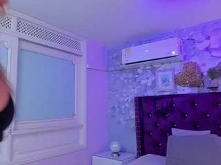 Discover sophy-milf from CamSoda