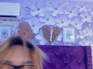 sophy-milf's CamSoda show and profile