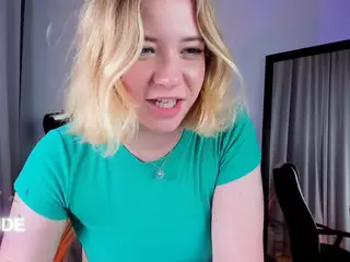 pretty-alison's Live Sex Cam Show