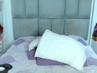camiila-1 Live Webcam on CamSoda