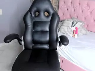 evelyn-222's Live Sex Cam Show