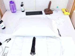 Live webcam model katty-lorenz on Soda Cams