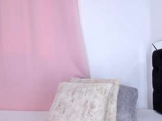 april-adamson Live Webcam on CamSoda