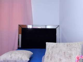 april-adamson Live Webcam on CamSoda
