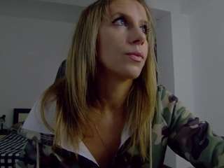 dedesibel1 Live Webcam on CamSoda