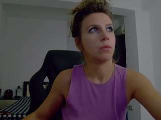 dedesibel1's CamSoda show and profile