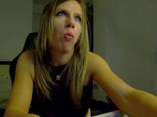 Model ini sedang live sekarang. dedesibel1
