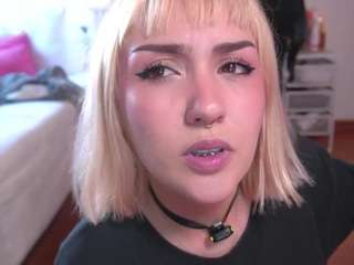 maeeve's CamSoda show and profile