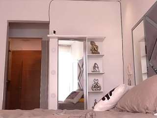 niiaa1's CamSoda show and profile