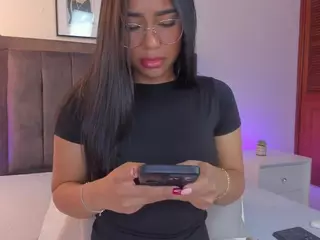 isabella-bunny's Live Sex Cam Show