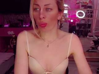 annie1ann Live Webcam on CamSoda